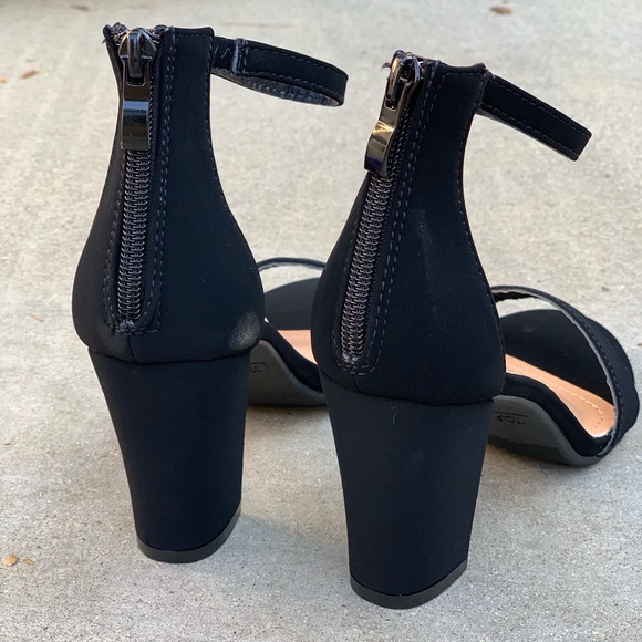 🌟Top Moda Ankle Strap Zipper 3” Heel Sandal Black - Picture 5 of 6